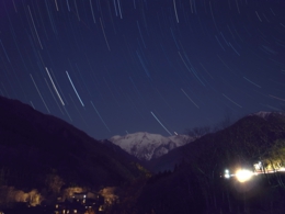 谷川連峰マナイタグラと星の周回