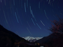 谷川連峰マナイタグラと星の周回